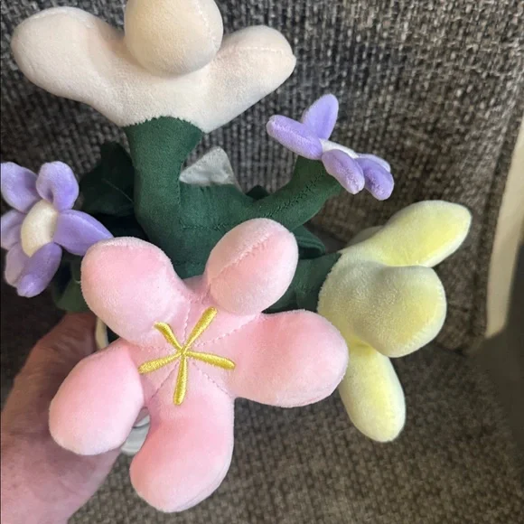 Jellycat Bouquet of Flowers - Picture 4 of 6